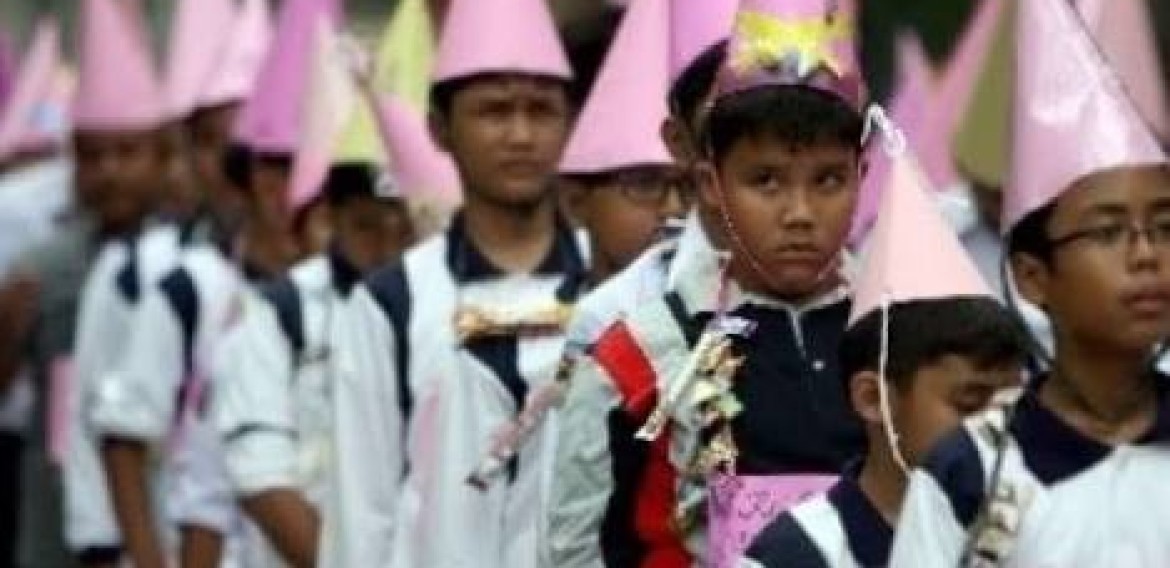MOS oleh OSIS resmi dilarang Kemdikbud, MOS di SMP N 15 Kota Cirebon Diselenggarakan oleh TIM Guru