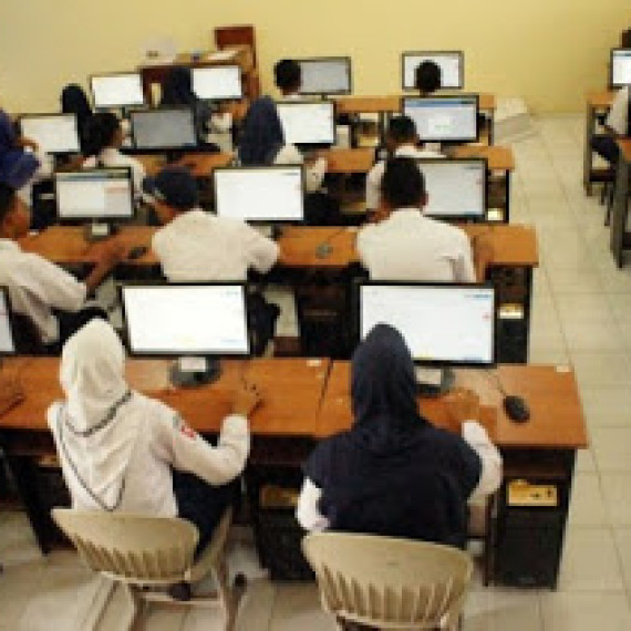 SISWA SMP NEGERI 15 CIREBON SIAP MENGHADAPI UNBK