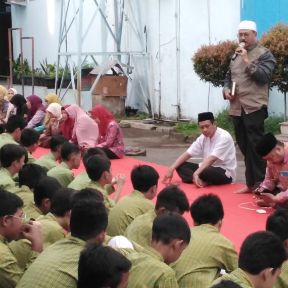 KHATAM AL-QUR’AN DI SMP NEGERI 15 CIREBON