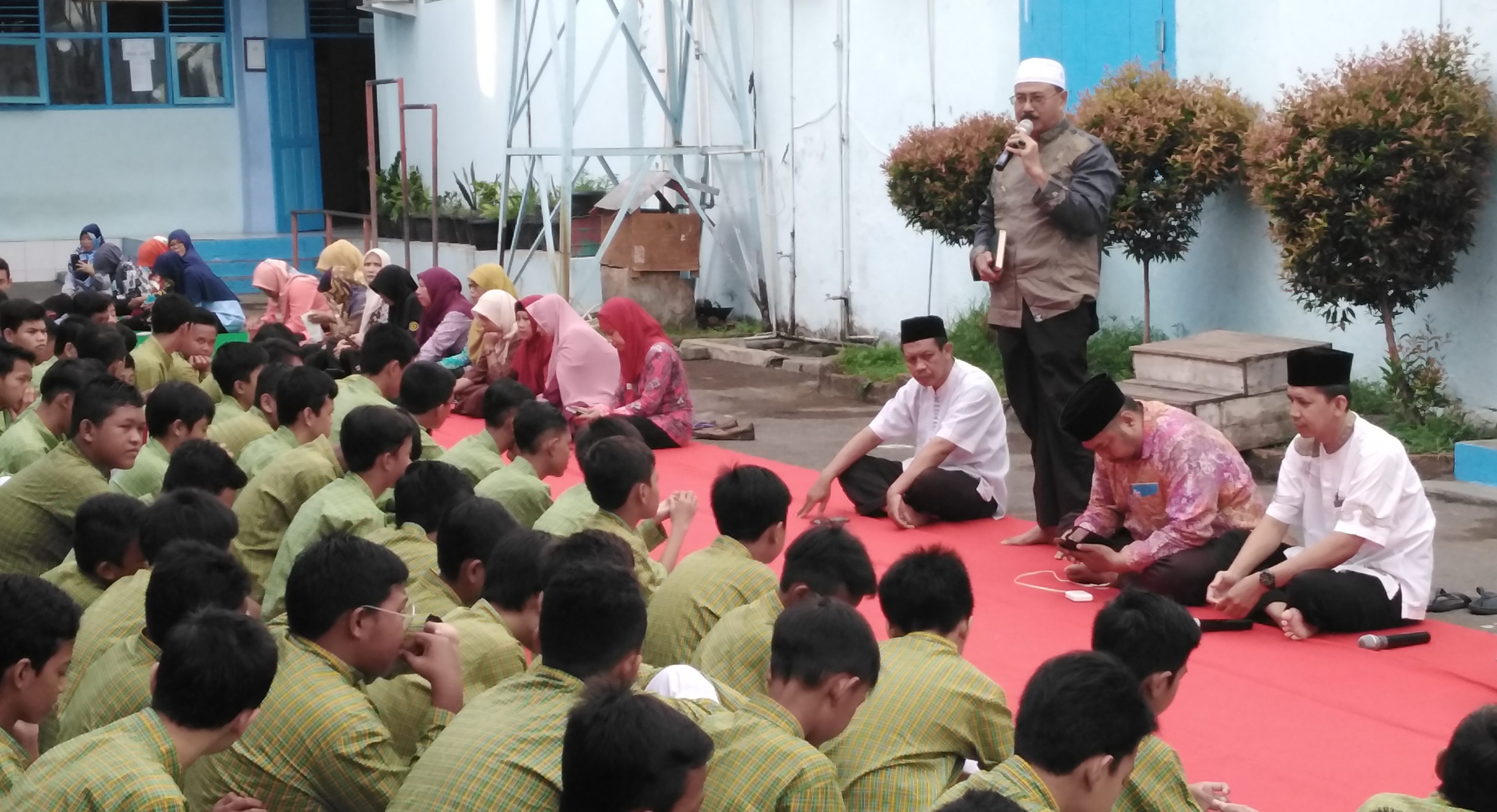 KHATAM AL-QUR’AN DI SMP NEGERI 15 CIREBON