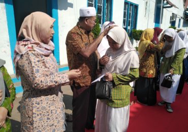 Menyantuni Anak Yatim Piatu 10 Muharram 1441 H